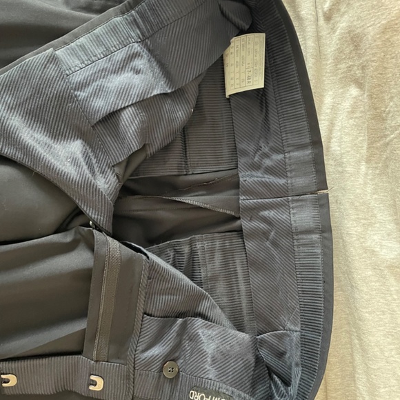 Tom Ford 2 piece dark navy suit - Picture 10 of 16